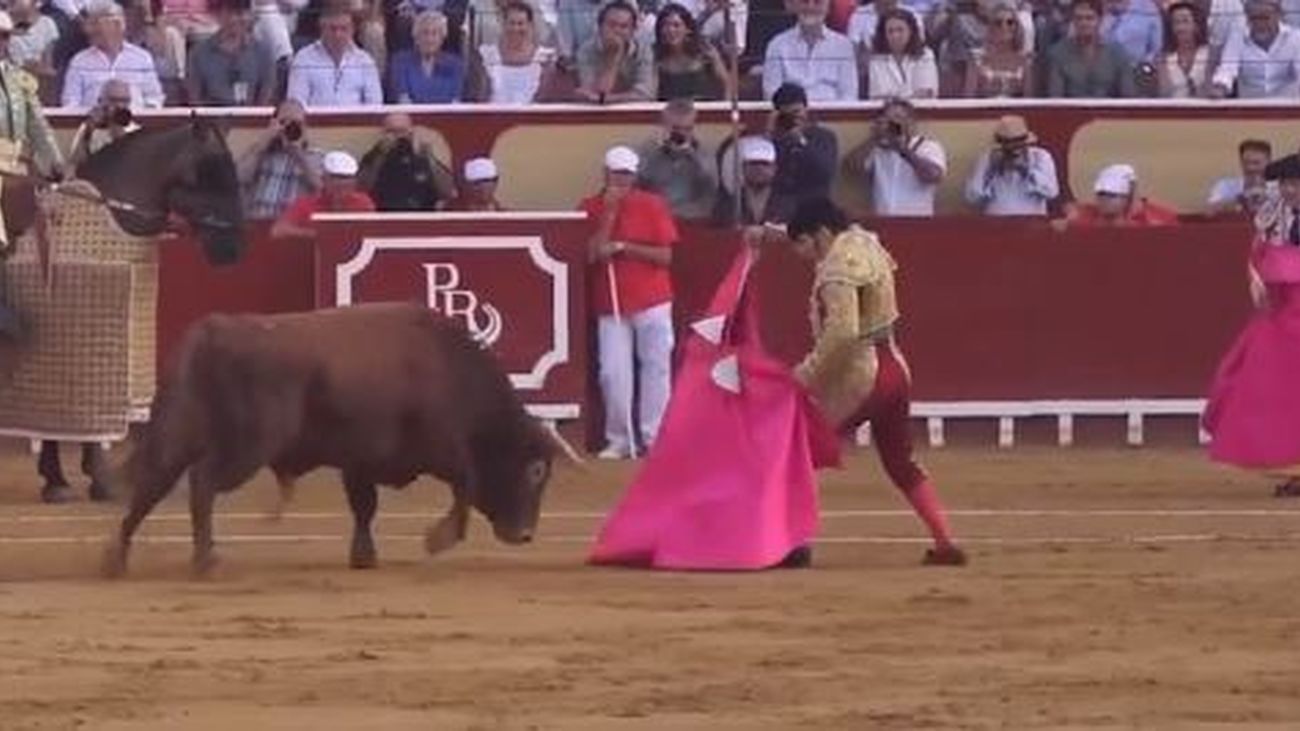 Morante de la Puebla abre la puerta grande del Puerto de Santamaría tras una hazaña histórica