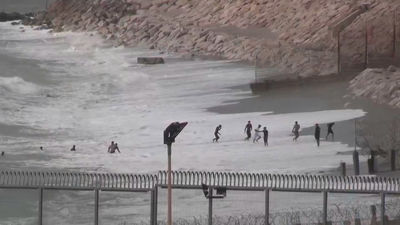 La Guardia Civil desbordada en Ceuta ante el aumento de menores que cruzan a nado