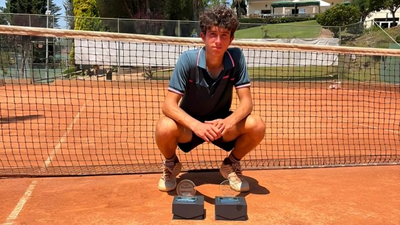 Max Villar gana el título de dobles en el torneo júnior de Leiria