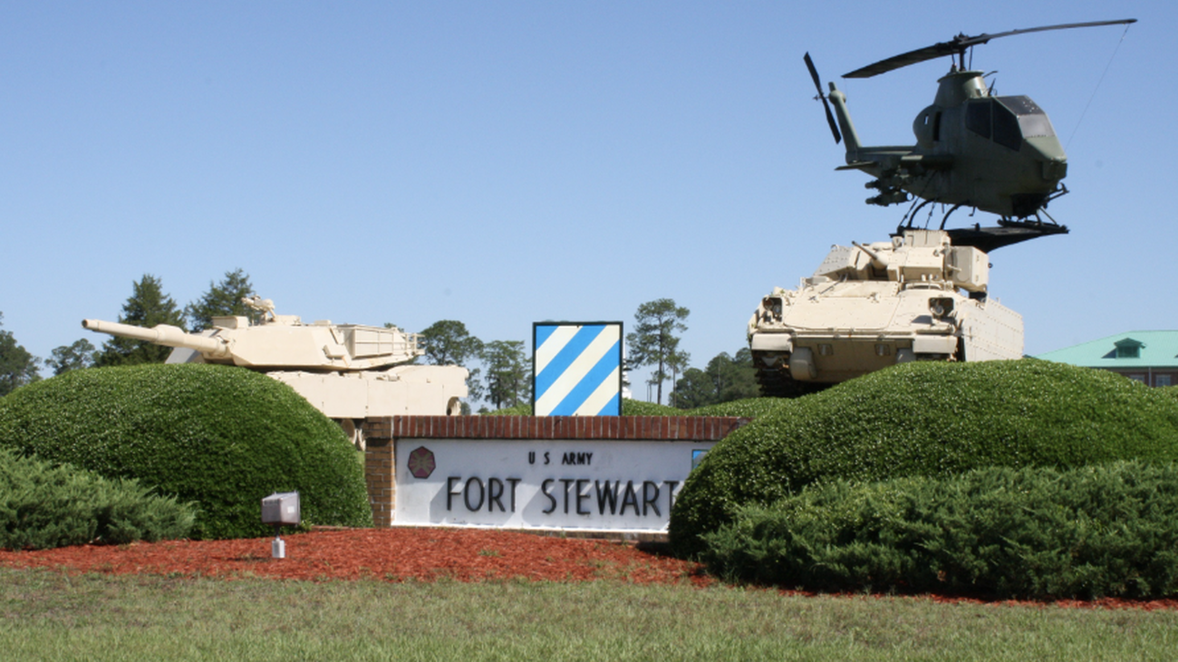 Cinco soldados heridos y una persona detenida tras el tiroteo en una base militar en EEUU