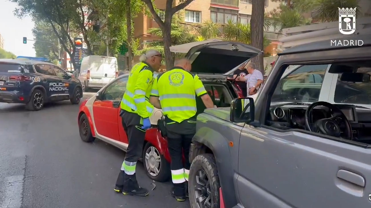 Muere una mujer arrollada en Madrid mientras cargaba el maletero de su coche