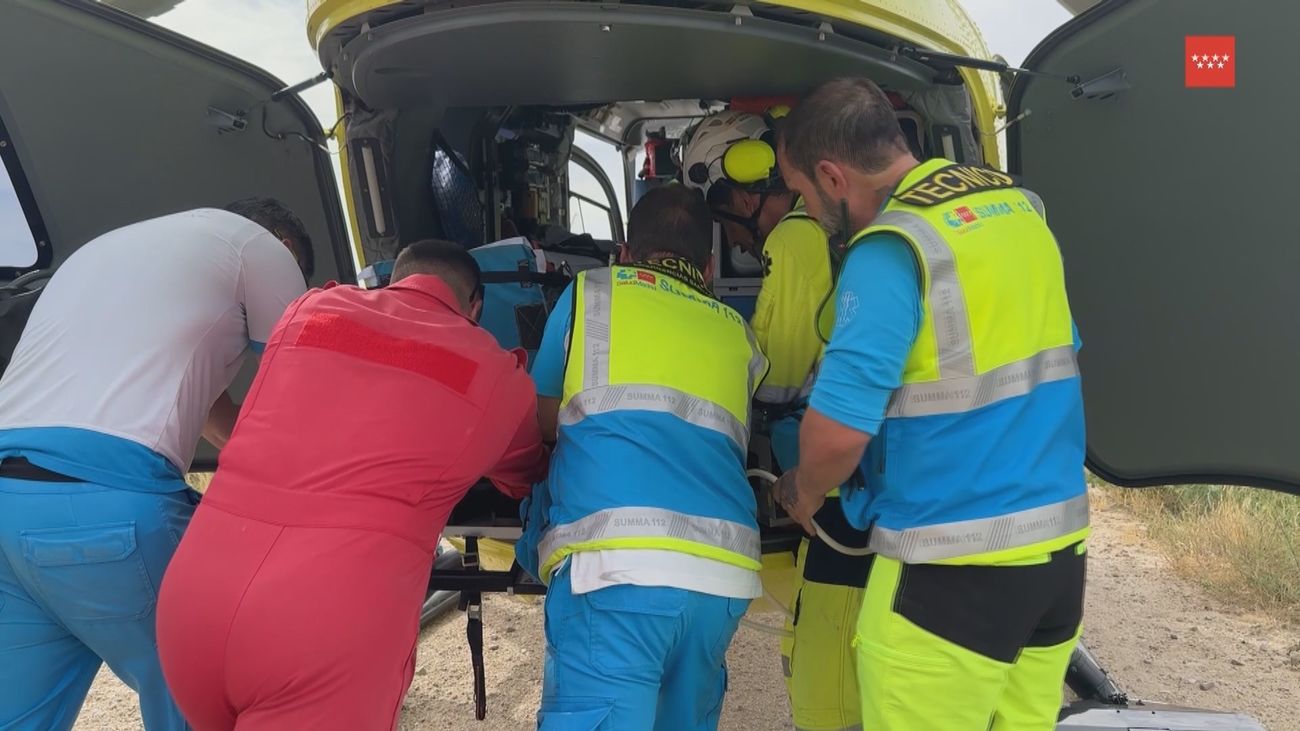 Un motorista de 24 años herido grave tras chocar con una farola de la M-607 en Colmenar Viejo