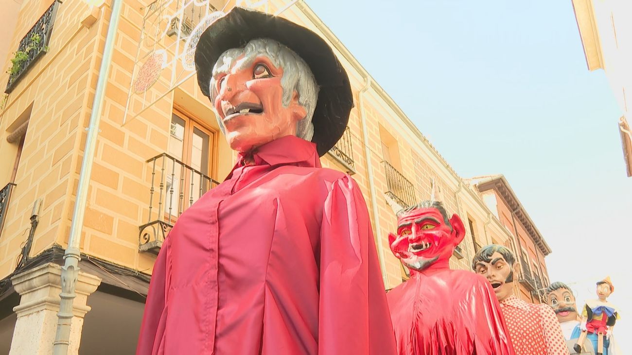 Alcalá de Henares celebra su día grande con la procesión de los Santos Niños