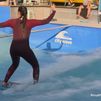 La 'Potra Salvaje' surfea en Alcorcón en una piscina de olas infinitas
