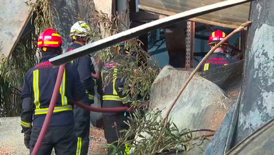 Desolación entre los trabajadores de la nave de paquetería que salió en llamas en Getafe