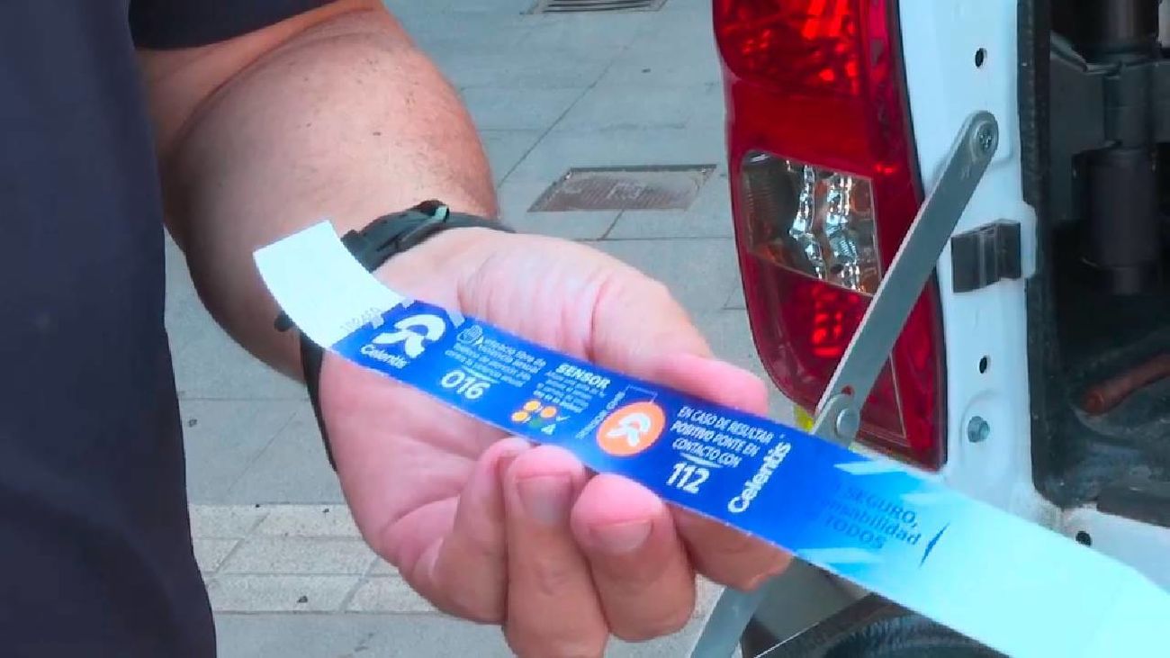 Así funcionan las pulseras detectoras de sumisión química que Pinto repartirá durante sus fiestas