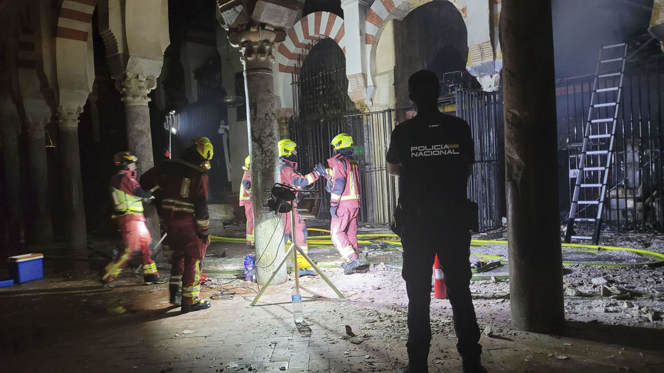 Extinguido completamente el incendio de la Mezquita de Córdoba, que abrirá este sábado