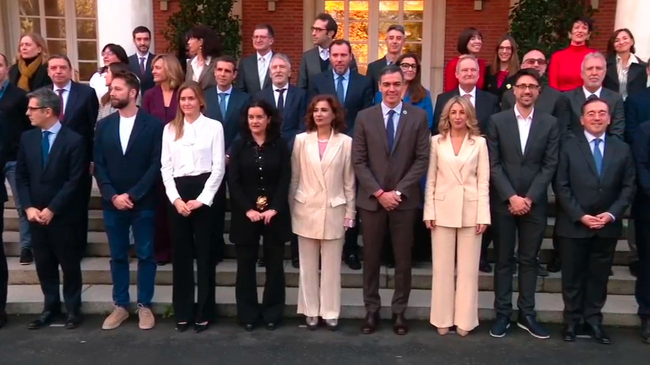 El Gobierno de Sánchez tiene 948 asesores que cuestan 75 millones, según La Razón