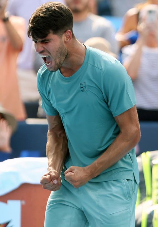 Alcaraz duda ante Dzumhur en su regreso, pero avanza en Cincinnati