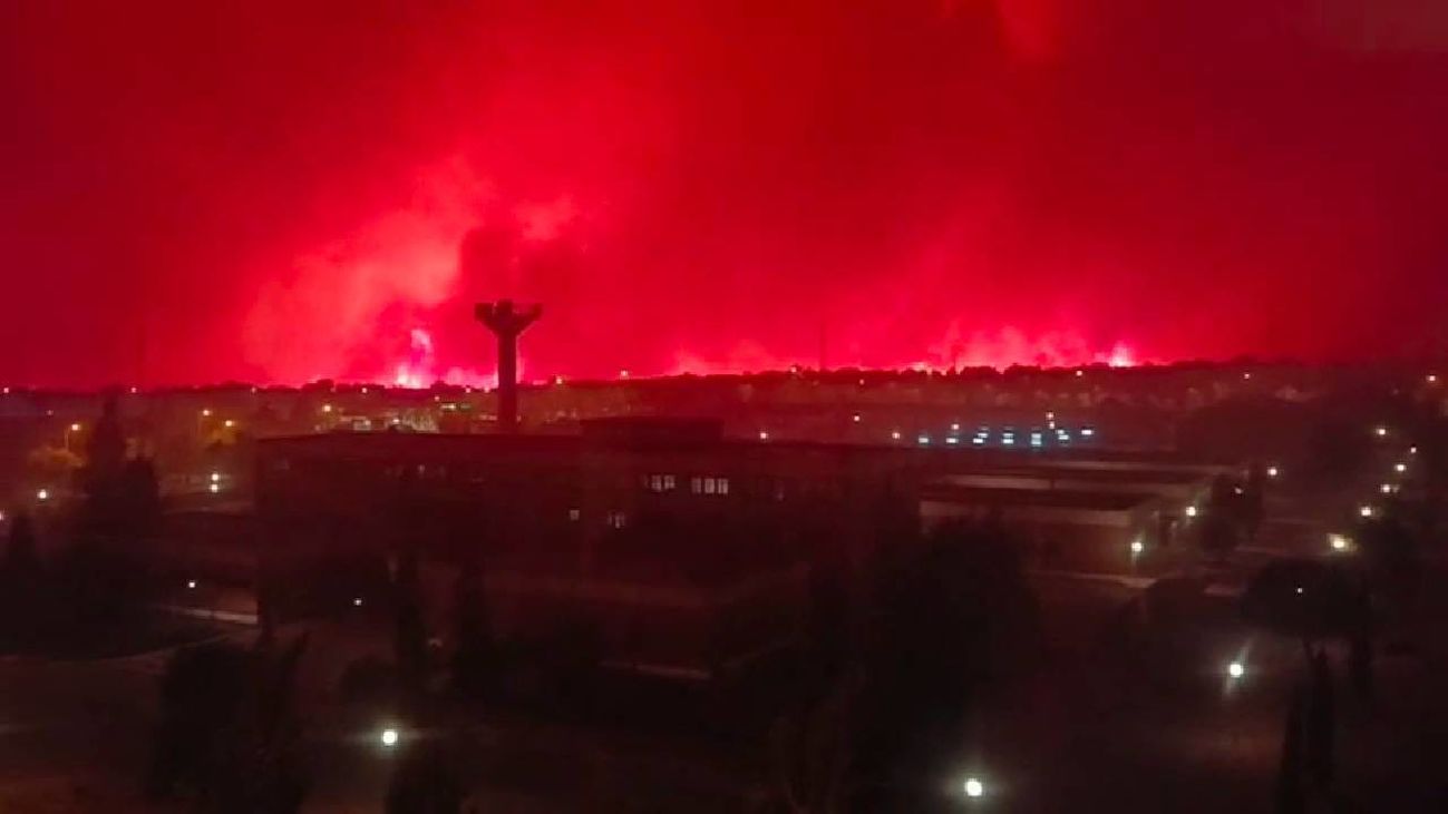 Las devastadoras imágenes del 'skyline' de Tres Cantos envuelto en llamas