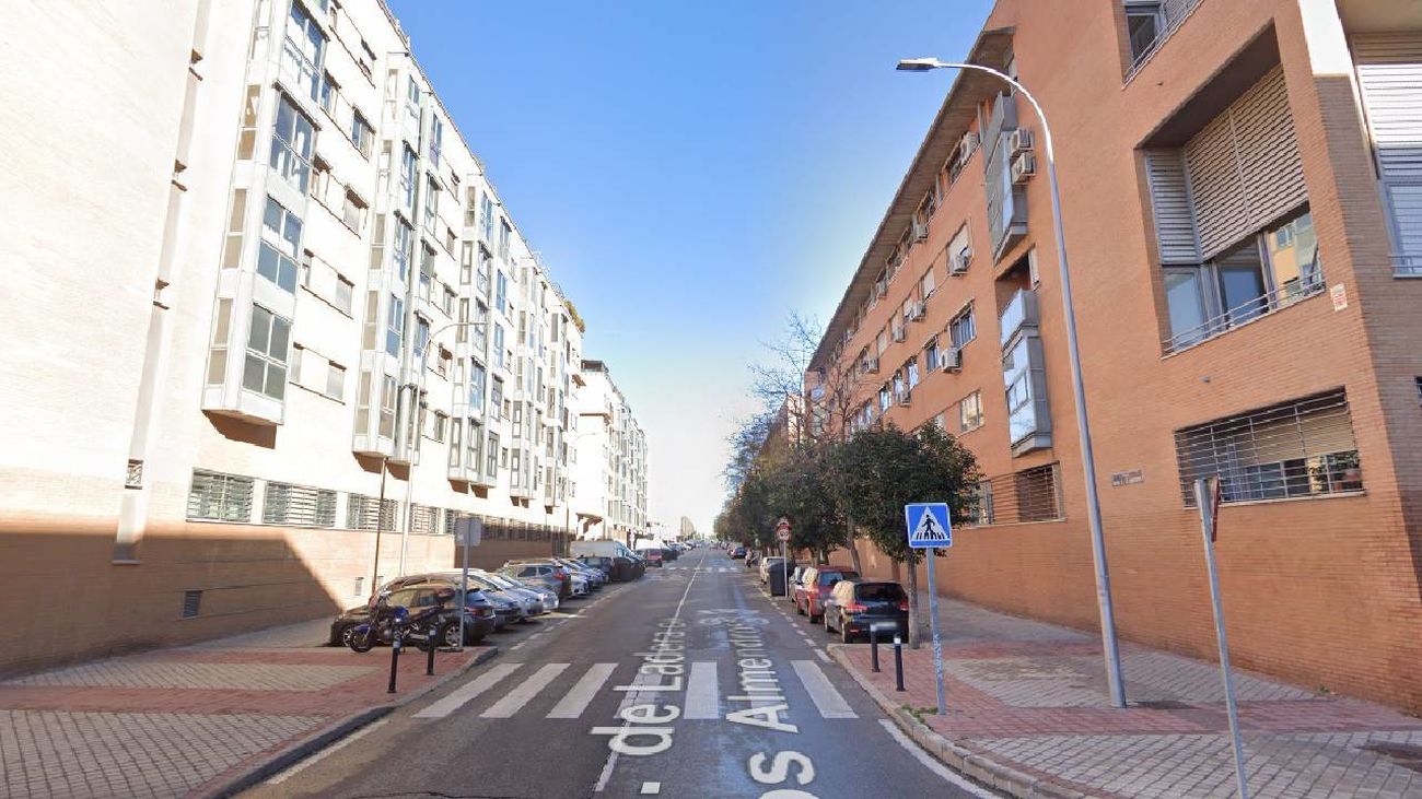 Quebranta la orden de alejamiento y agrede a su víctima para quitarle las llaves de casa en Vicálvaro