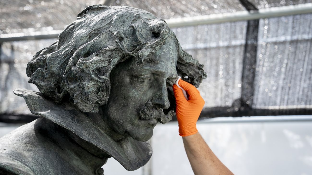 El monumento a Diego Velázquez será restaurado y volverá a lucir frente al Prado en septiembre
