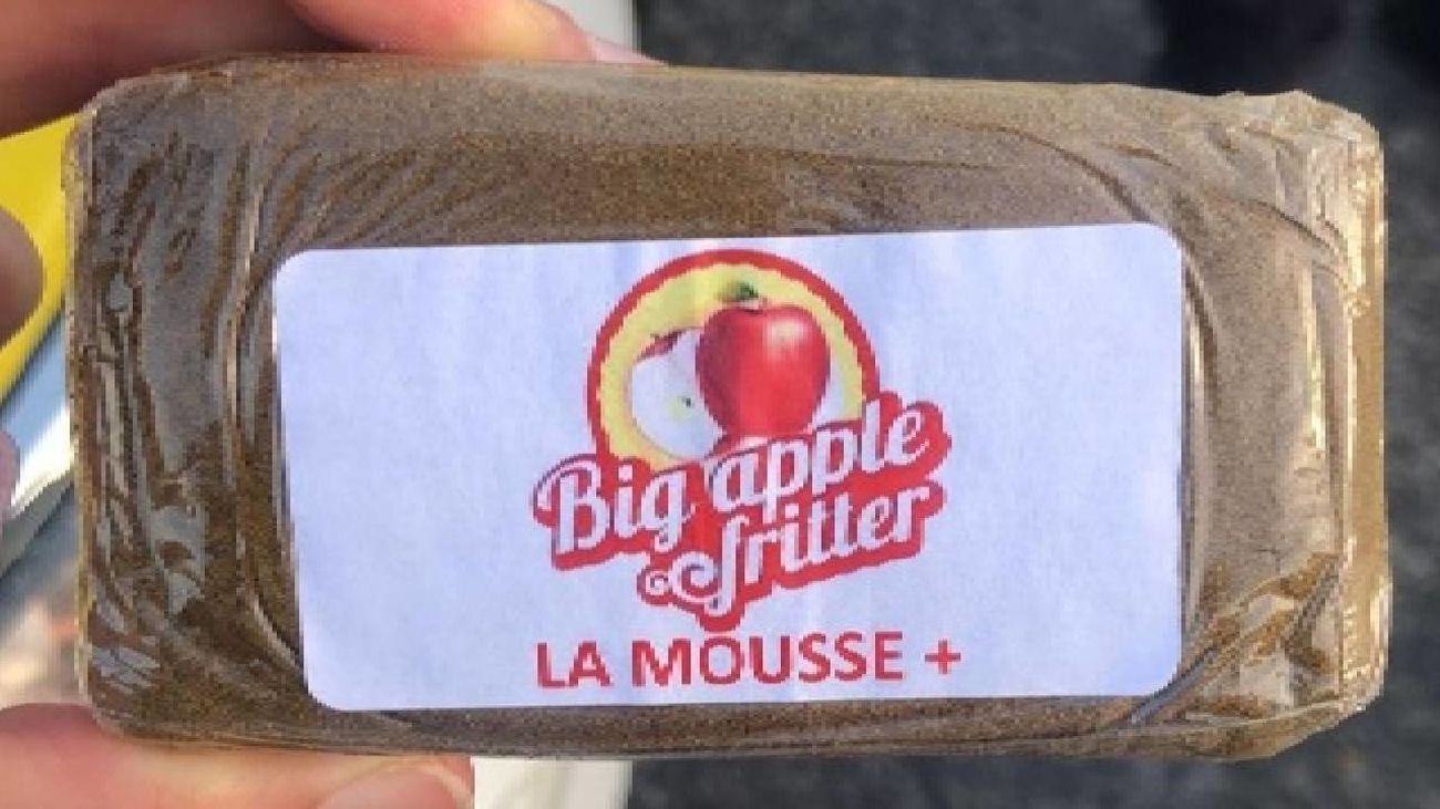 Le pillan con 100 gramos de hachís tras saltarse un semáforo en rojo en Puente de Vallecas