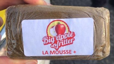 Le pillan con 100 gramos de hachís tras saltarse un semáforo en rojo en Puente de Vallecas