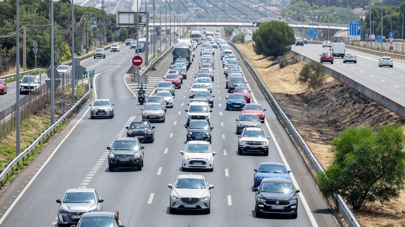 Varios vehículos en la A6