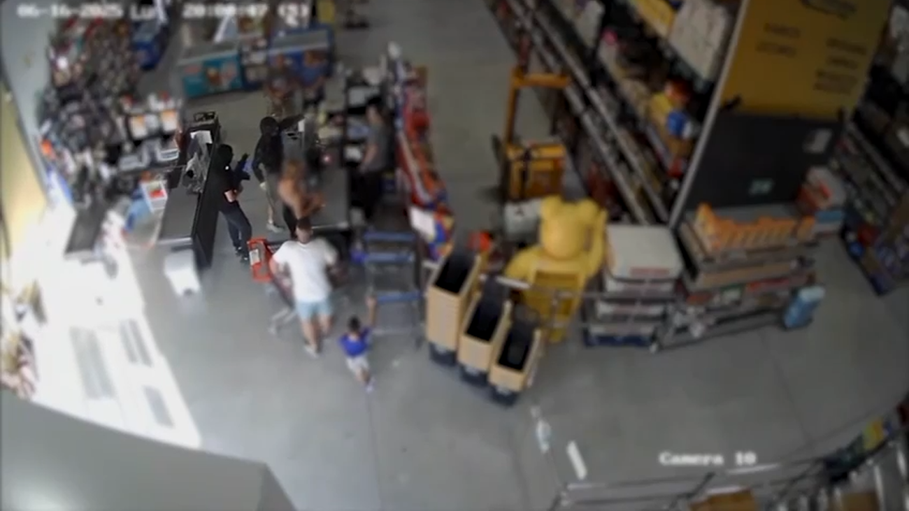 Pillada 'in fraganti' en Málaga una banda que atracaba supermercados con machetes y fusiles simulados