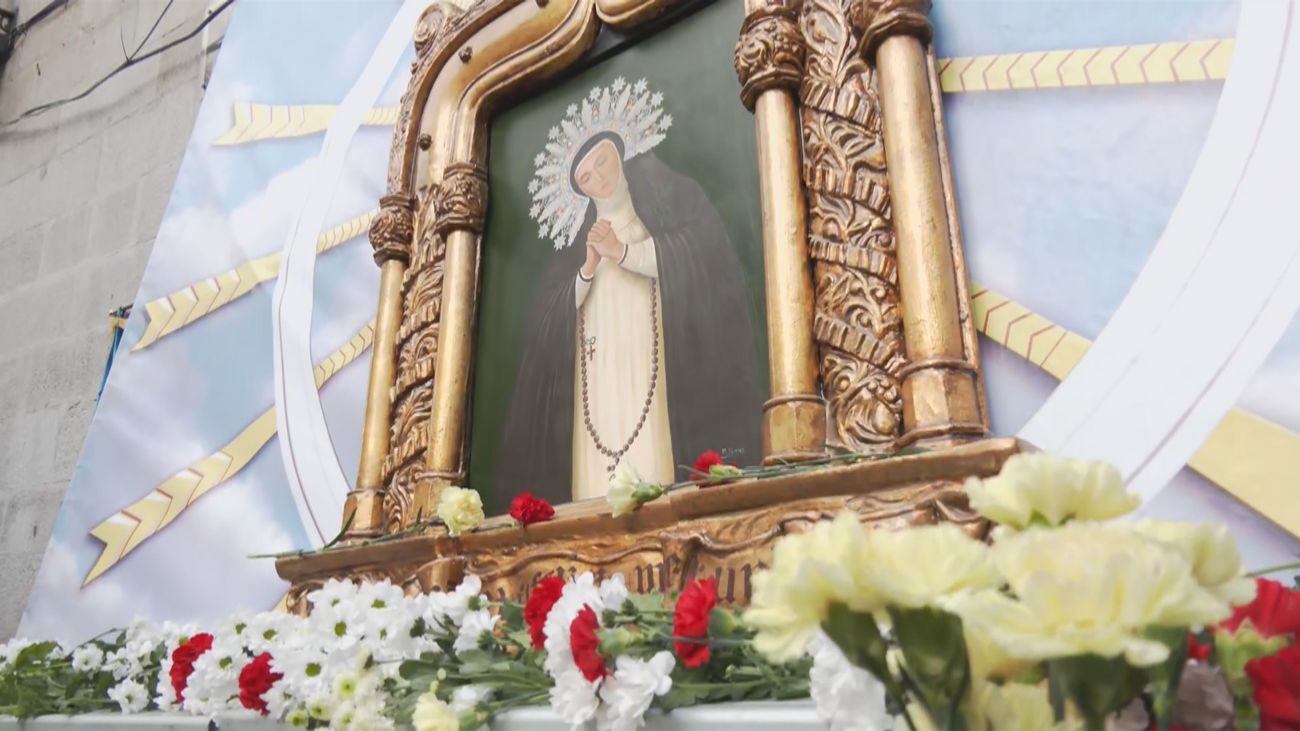 La plaza de la Paja se viste de fiesta para honrar a la Virgen de la Paloma