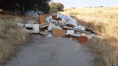 Denuncian vertidos ilegales en una zona de alto valor ambiental de Alcorcón