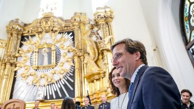 Almeida pide protección para todos los madrileños, a la Paloma, en un día de “casticismo, devoción y orgullo”