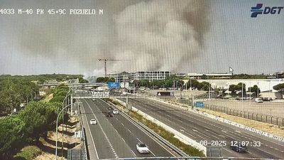 Estabilizado el incendio de vegetación en las proximidades de la M-40 a la altura de Pozuelo
