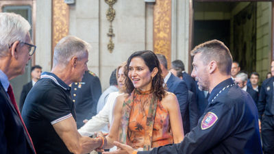 Ayuso pide a la Virgen de la Paloma por “las personas que están solas” y “las que se están jugando la vida en los terribles incendios”