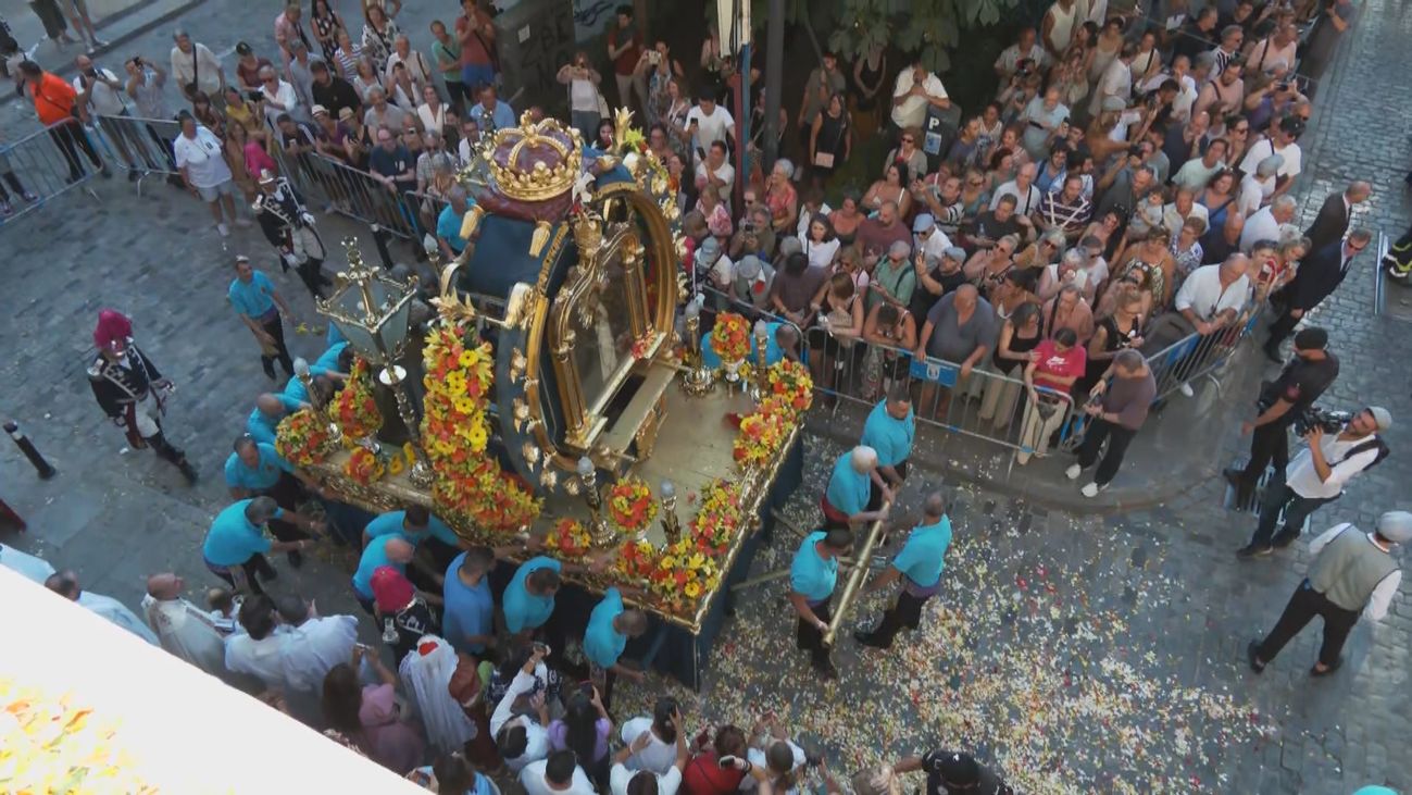 Madrid celebra con fervor la procesión de la Virgen de la Paloma