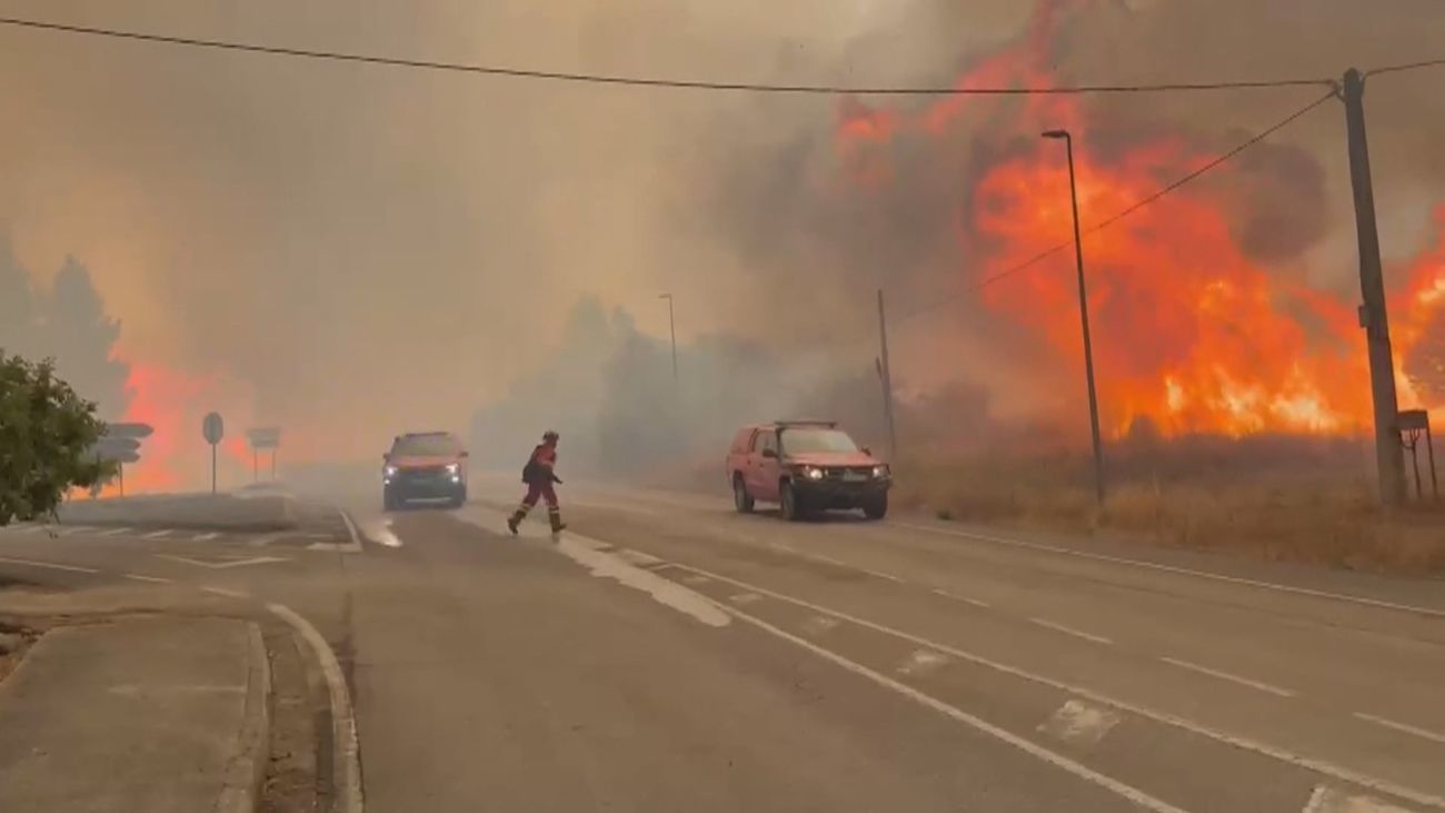 El incendio Yeres-Llamas avanza hacia Ponferrada con evacuaciones