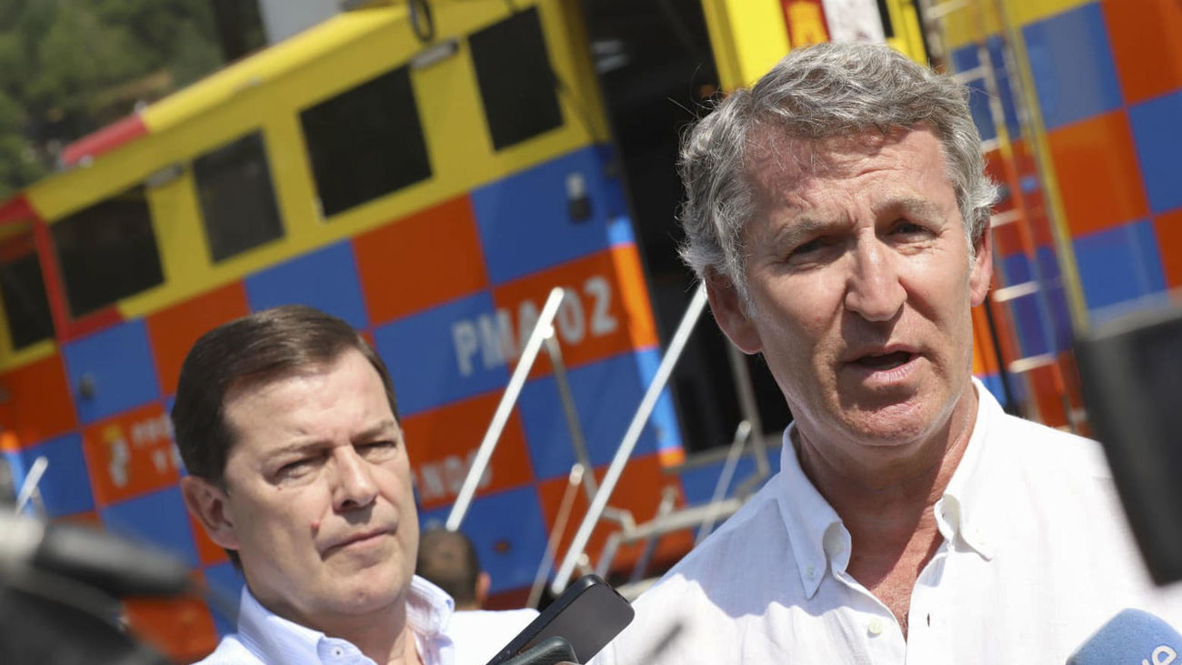 Feijóo visita el puesto de mando avanzado de Palacios del Sil