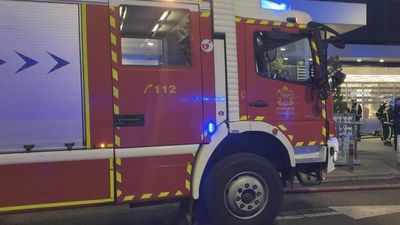 Madrid envía un refuerzo de once bombas, tres nodrizas y un bulldozer para sofocar el fuego en Ávila