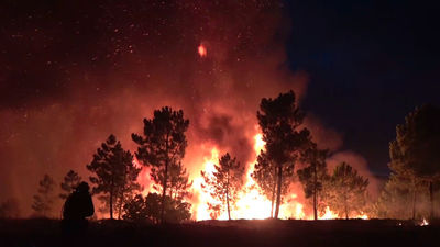 40 incendios activos devoran España, con Orense y Zamora en el epicentro de la tragedia