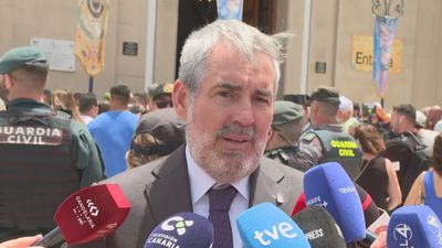 El Gobierno reactiva el envió de otro grupo de menores a la Península  desde Canarias