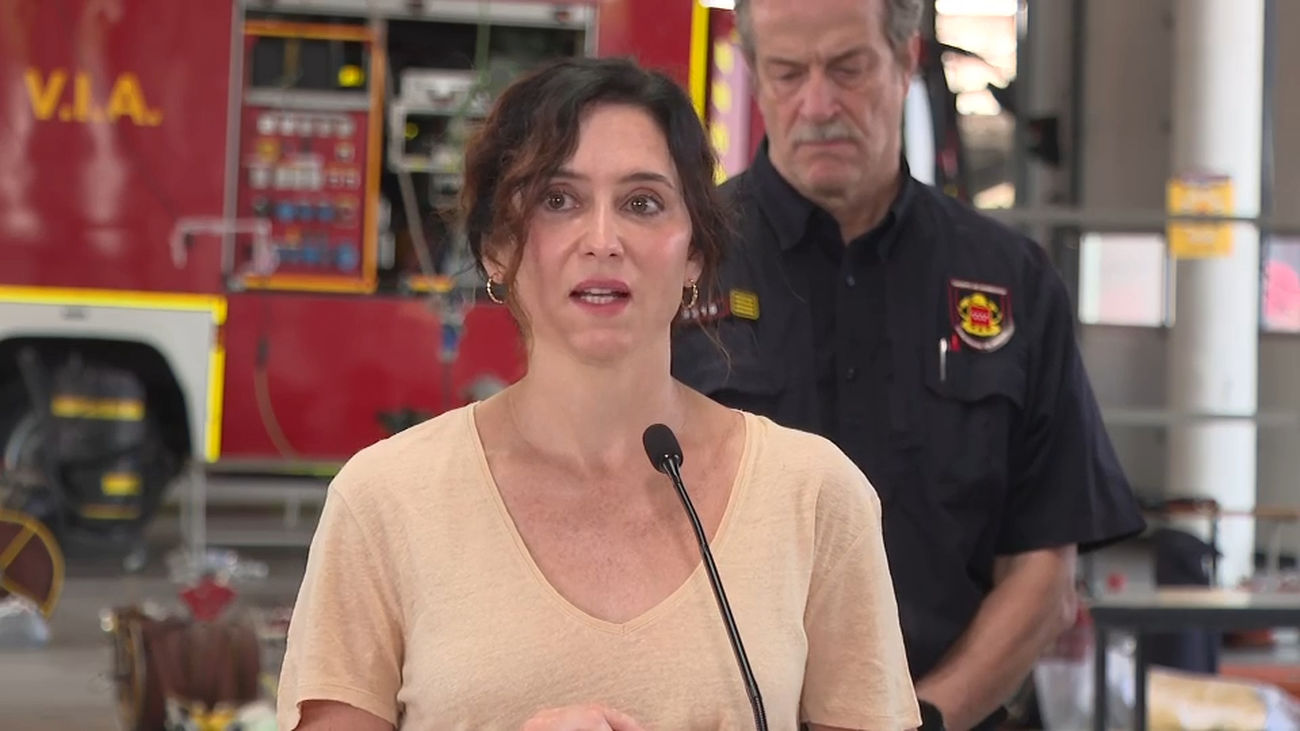 Ayuso critica a un Gobierno "paralizado" que "ve como todo se quema" para "buscar culpables"