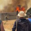 Los miles de vecinos afectados por el fuego en España se unen para luchar contra los incendios