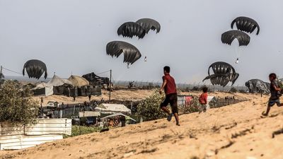 Un muerto en Gaza al caerle ayuda humanitaria lanzada desde el aire