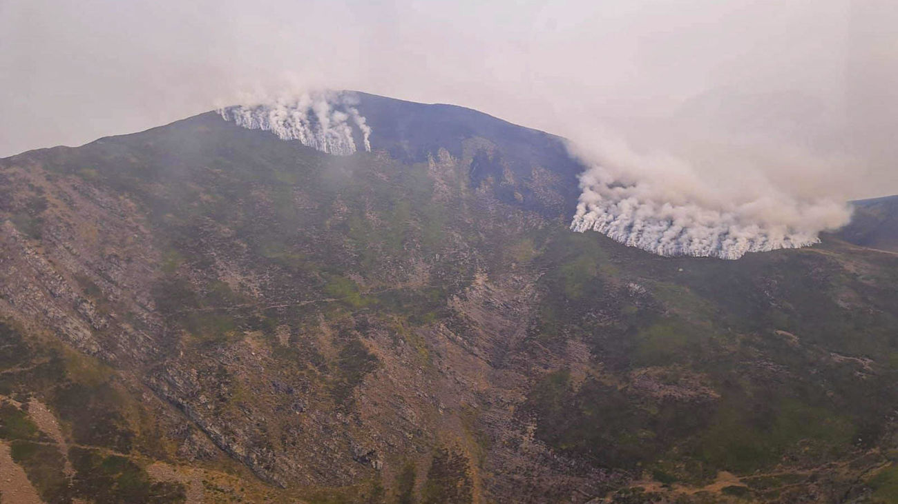 El fuego amenaza los Picos de Europa, con varios pueblos desalojados
