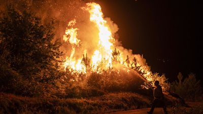Los incendios que asolan España dejan a  31.000 personas desalojadas en menos de una semana