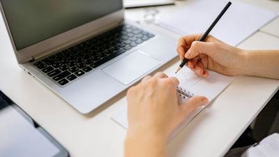 Oferta de empleo público en Parla: requisitos y plazo de inscripción para optar a 24 plazas de auxiliar administrativo