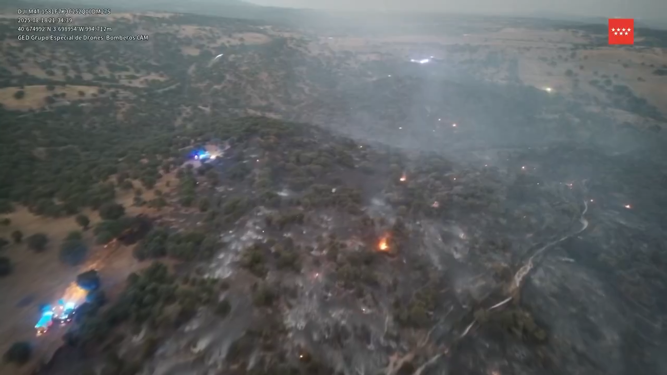 Dieciocho efectivos trabajan toda la madrugada en el incendio de Colmenar Viejo