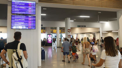 Los trenes Madrid-Galicia reanudan la circulación tras seis días suspendida a causa de los incendios