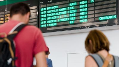 Estos son tus derechos si eres un viajero afectado por la cancelación de trenes a causa de los incendios