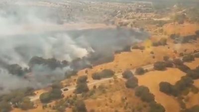 Controlado un incendio forestal en el límite entre Aldea del Fresno y la localidad toledana de Méntrida