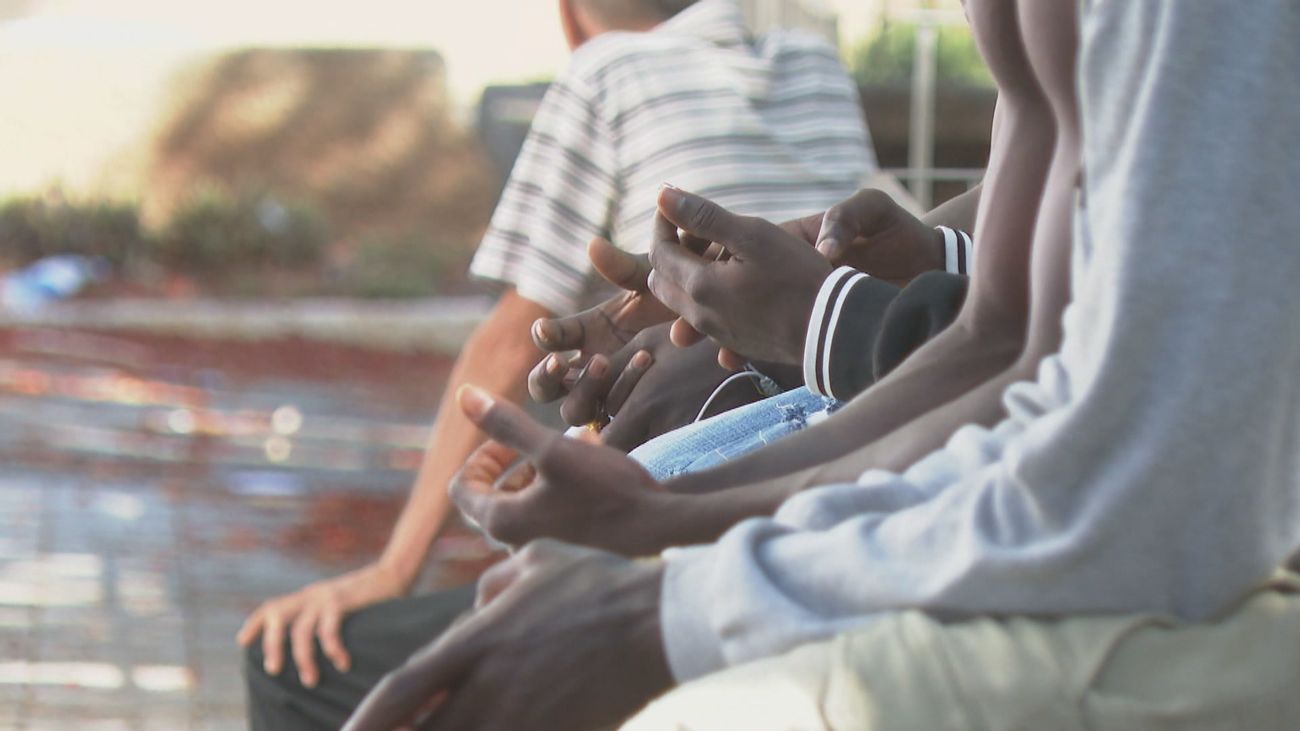 Canarias y el Gobierno chocan de nuevo por el reparto de menores inmigrantes