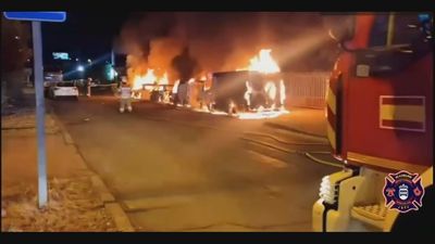 Cinco vehículos afectados en un incendio en el polígono Ventorro del Cano, en Alcorcón