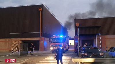 Alarma en Torrejón de Ardoz por el incendio de un transformador eléctrico en el centro comercial Parque Corredor