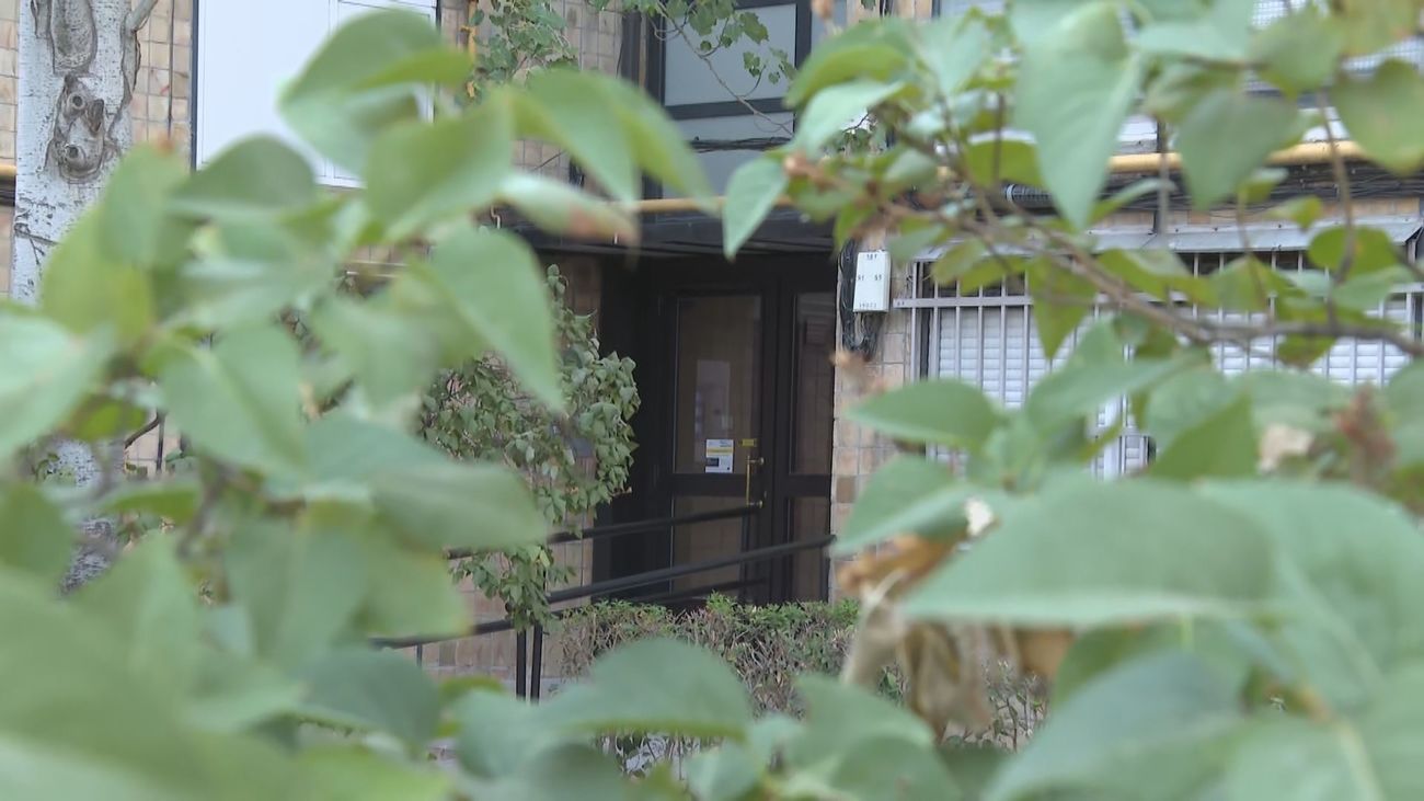 Alerta de la Policía a los vecinos de Latina por las marcas que dejan los ladrones en las puertas de los pisos