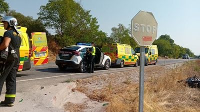 Muere un motorista de 59 años tras chocar contra un camión en Villamanta