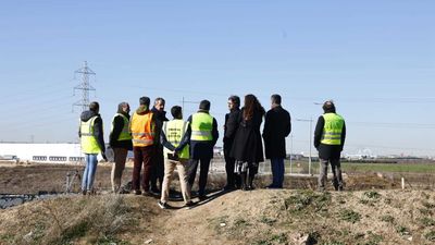 El Puente Isaac Albéniz de Pinto avanza con la instalación de cinco vigas