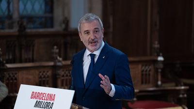 Israel niega la entrada al alcalde de Barcelona, que suspende su viaje a Oriente Próximo