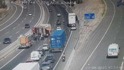 Una colisión de dos vehículos deja dos heridos leves en la A2, a la altura de San Fernando