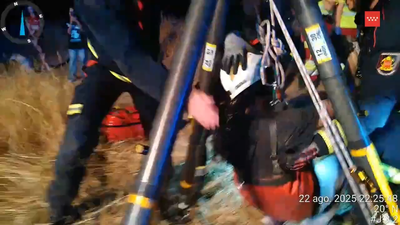 Rescatan a una joven que cayó a un pozo mientras paseaba por un descampado en Torrejón de Ardoz